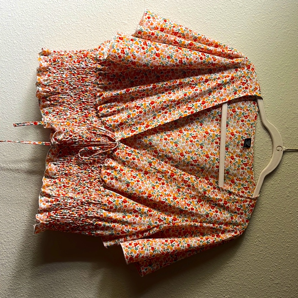Very flattering orange flower top.
